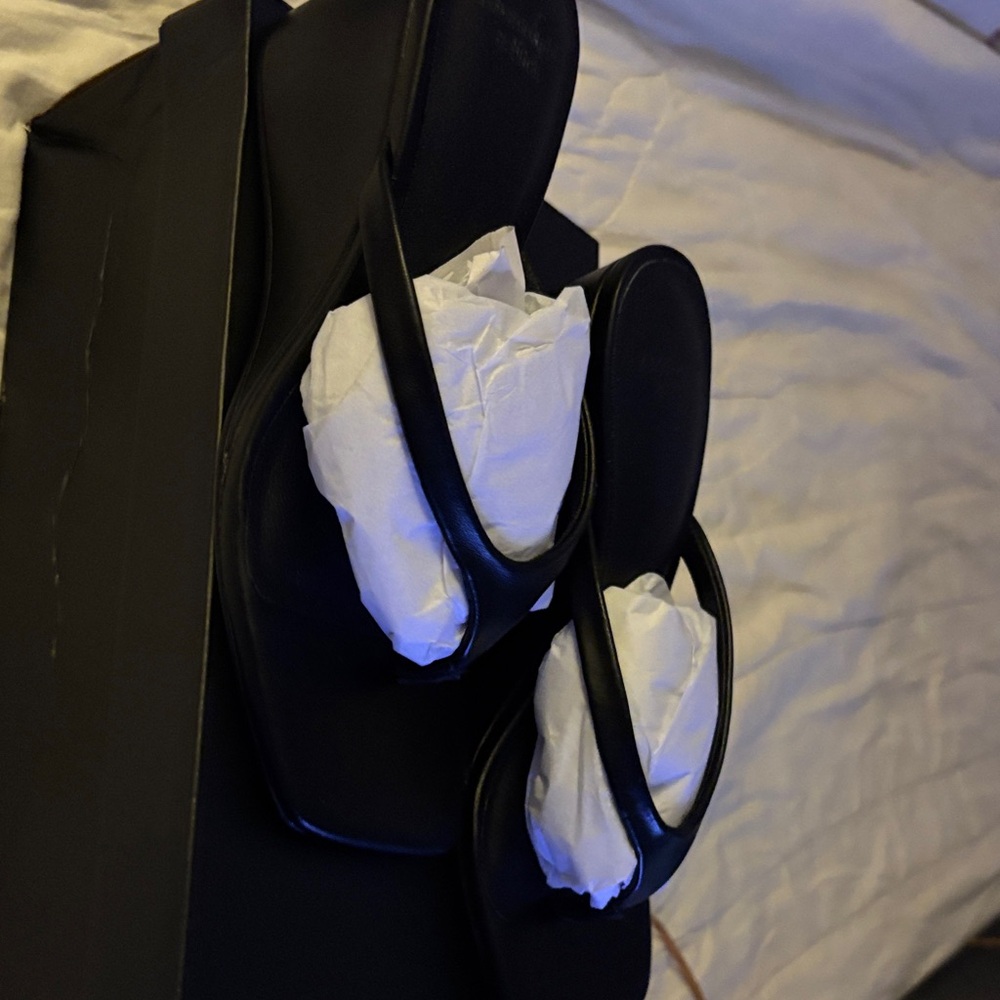 Abercrombie Black Platform Flip Flop Sandals